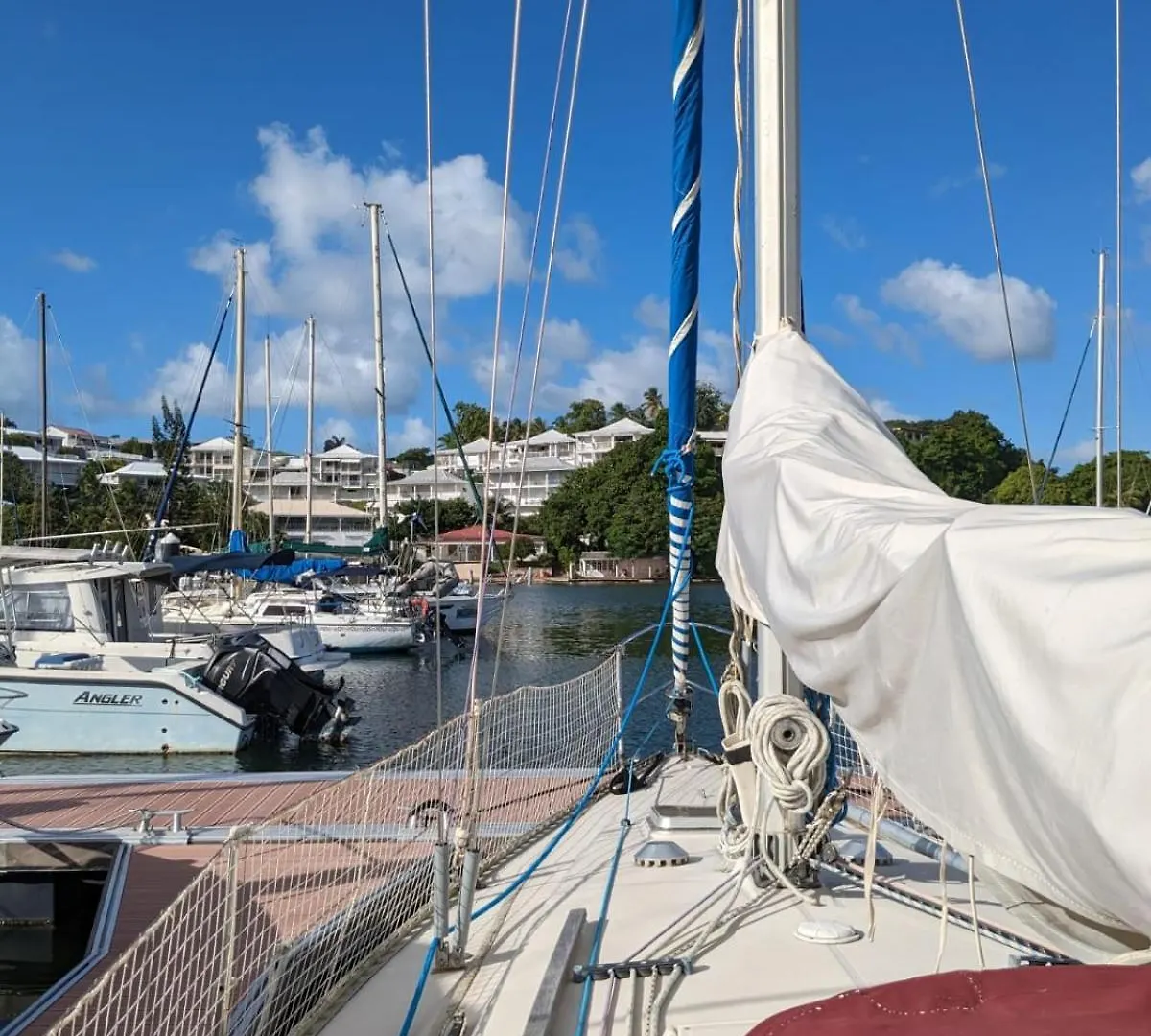 船上ホテル ホテル Dormez Sur L'Eau Sejour Sur Un Voilier Studio A La Marina Du Gosier ル・ゴジエ